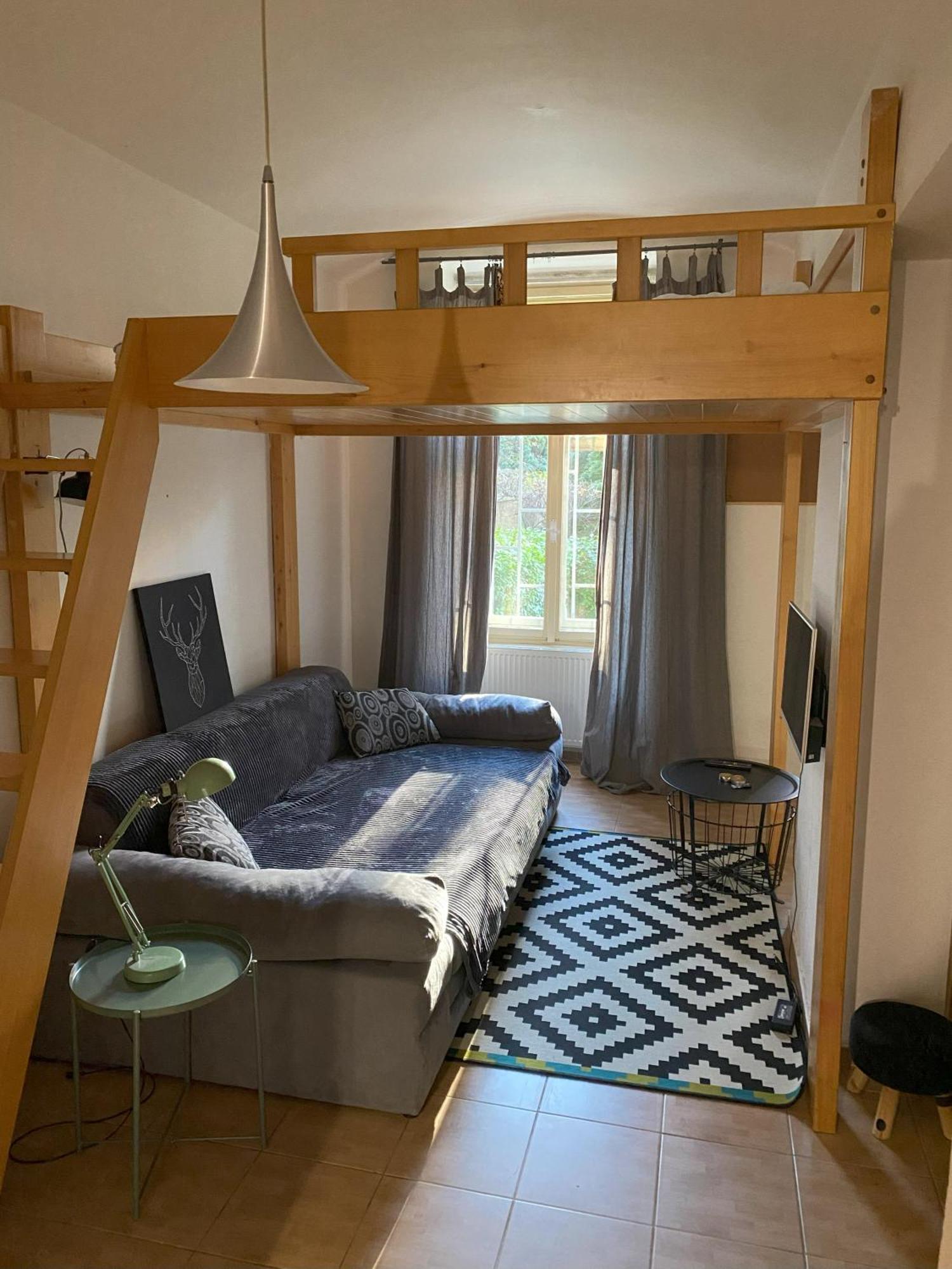 Cozy Garden Apartment In The Heart Of Prága Kültér fotó